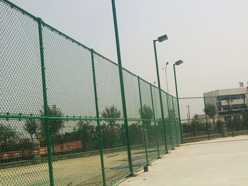 體(tǐ)育场地护栏网