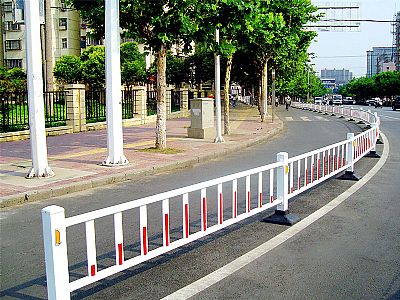 交通护栏